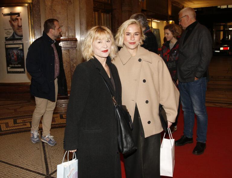 7636 dana batulkova mariana pracharova