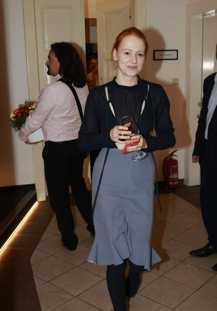 4937 kamila trnkova