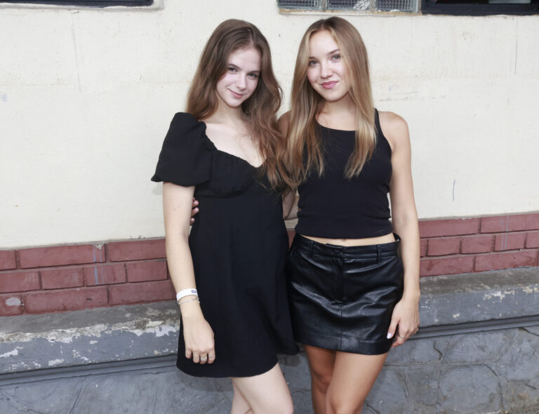 Seriál Ulice: Matěj se vrací, Adéla před ním pomlouvá Žofku. Přitom o ni stojí Matějův brácha 6044 karolina synkova katerina ujfalusi